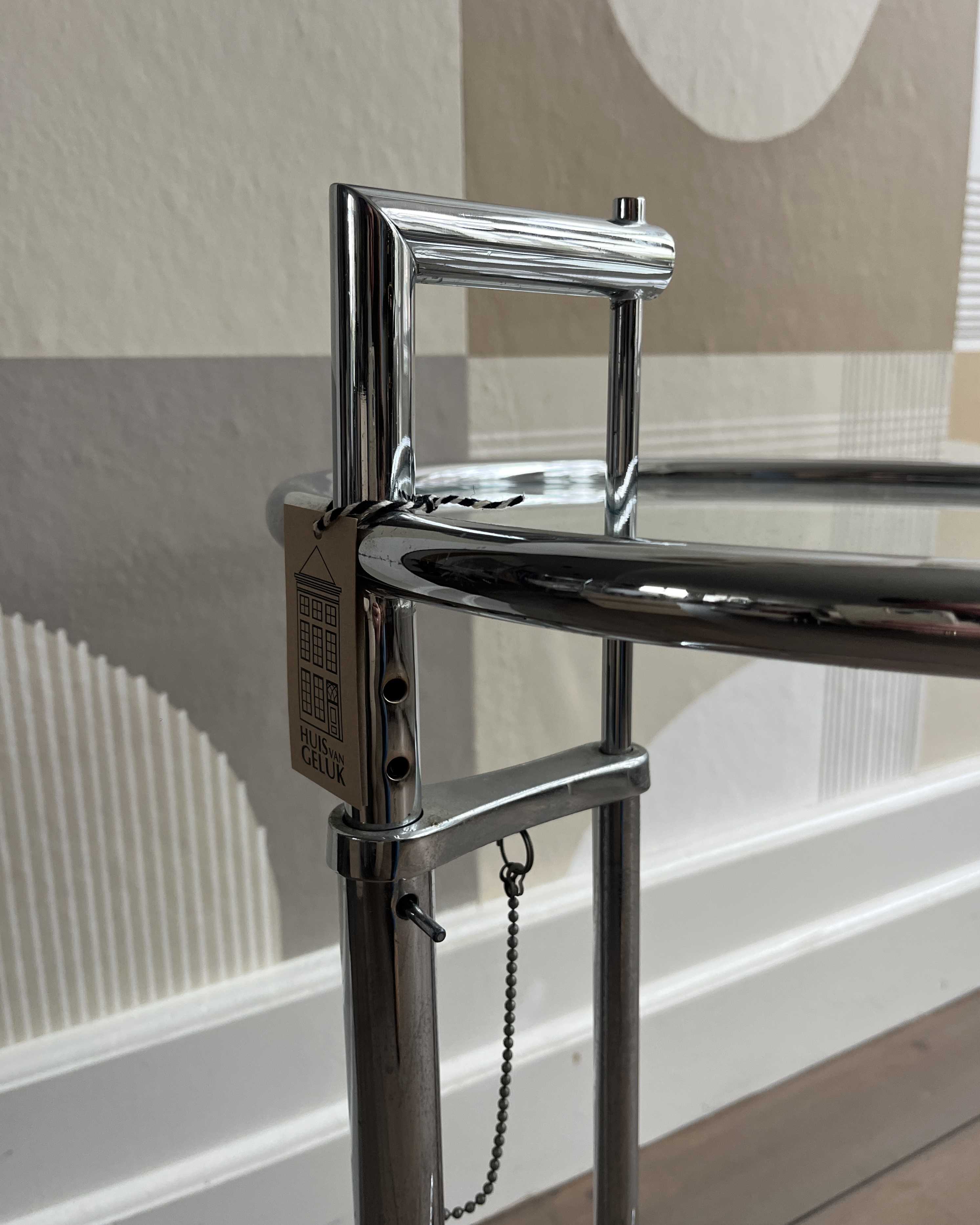 E1027 Beistelltisch Eileen Gray