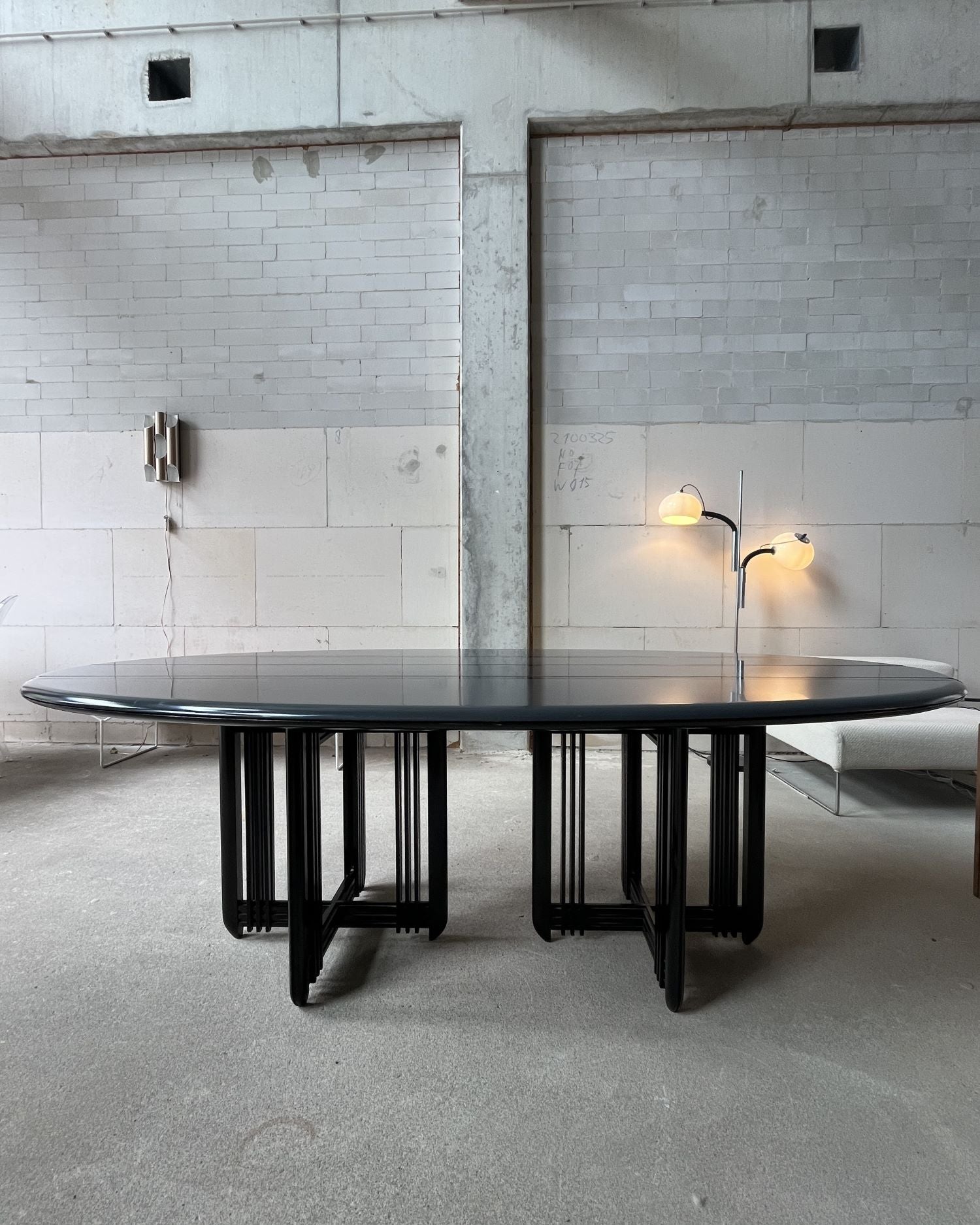 Eettafel Galaxy door Umberto Asnago voor Giorgetti