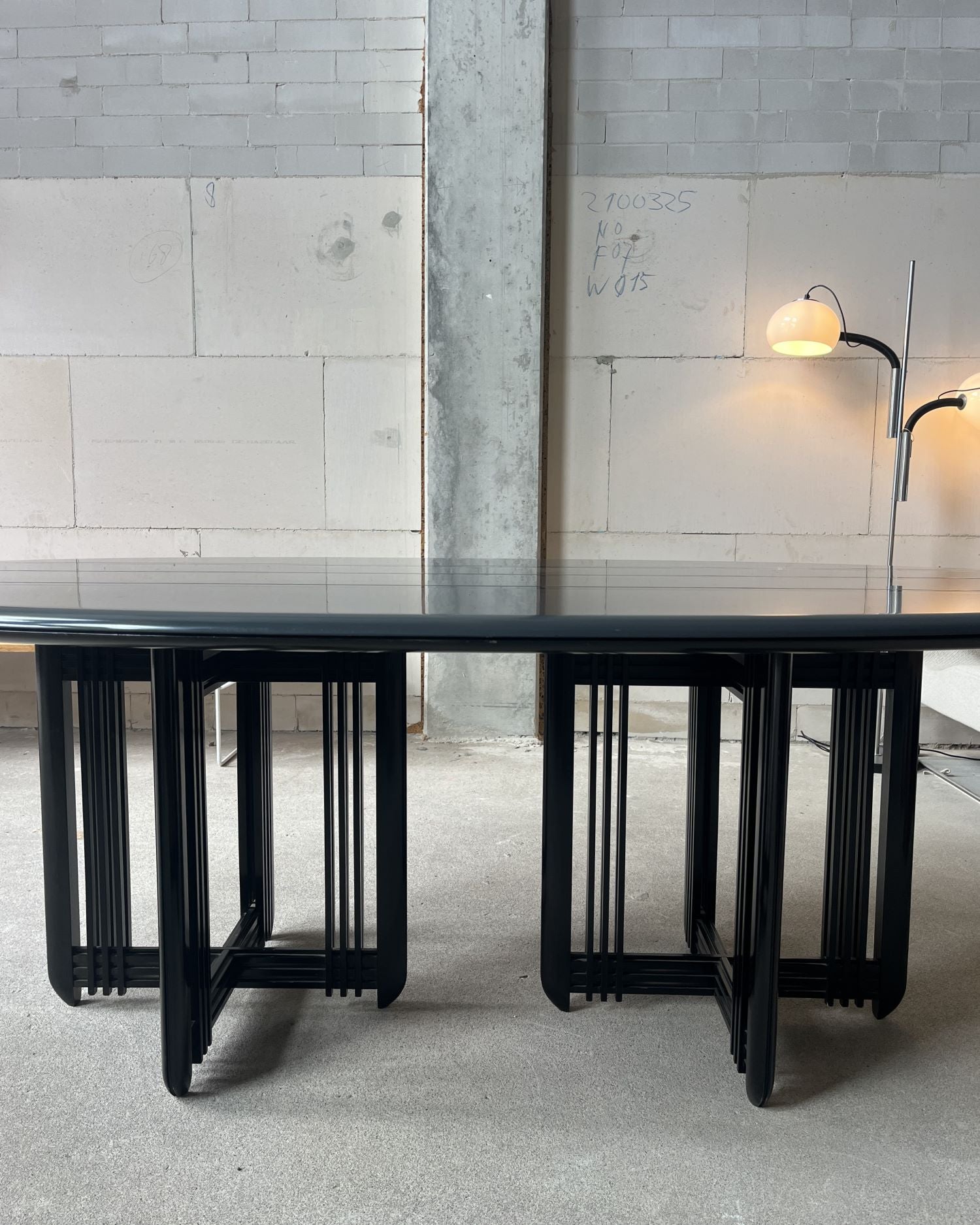 Eettafel Galaxy door Umberto Asnago voor Giorgetti