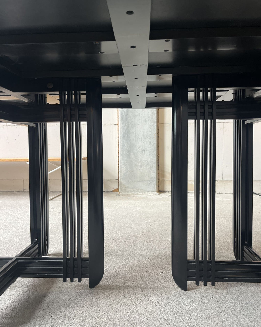 Eettafel Galaxy door Umberto Asnago voor Giorgetti
