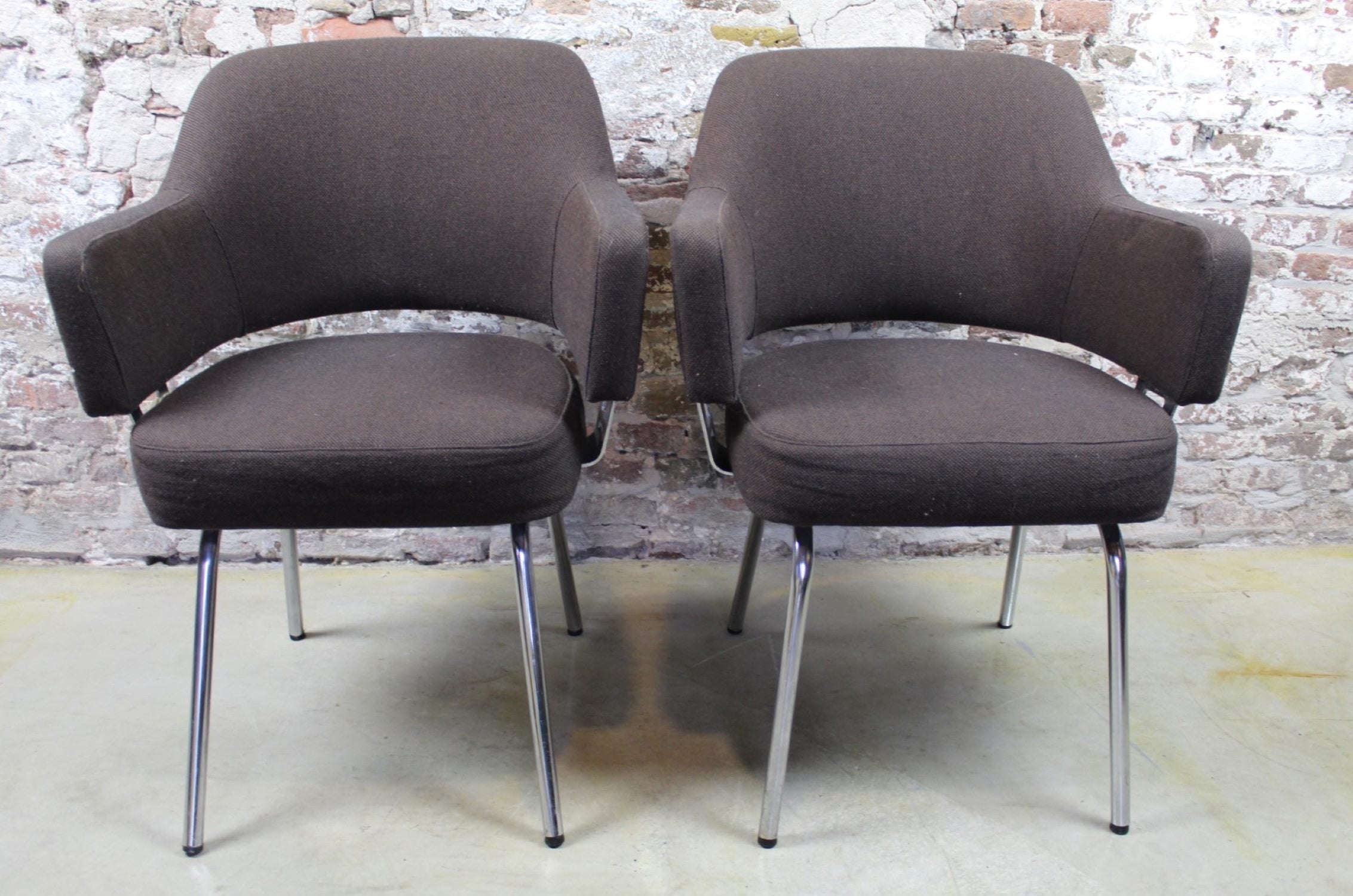 Set van 2 stoelen in Eero Saarinen stijl