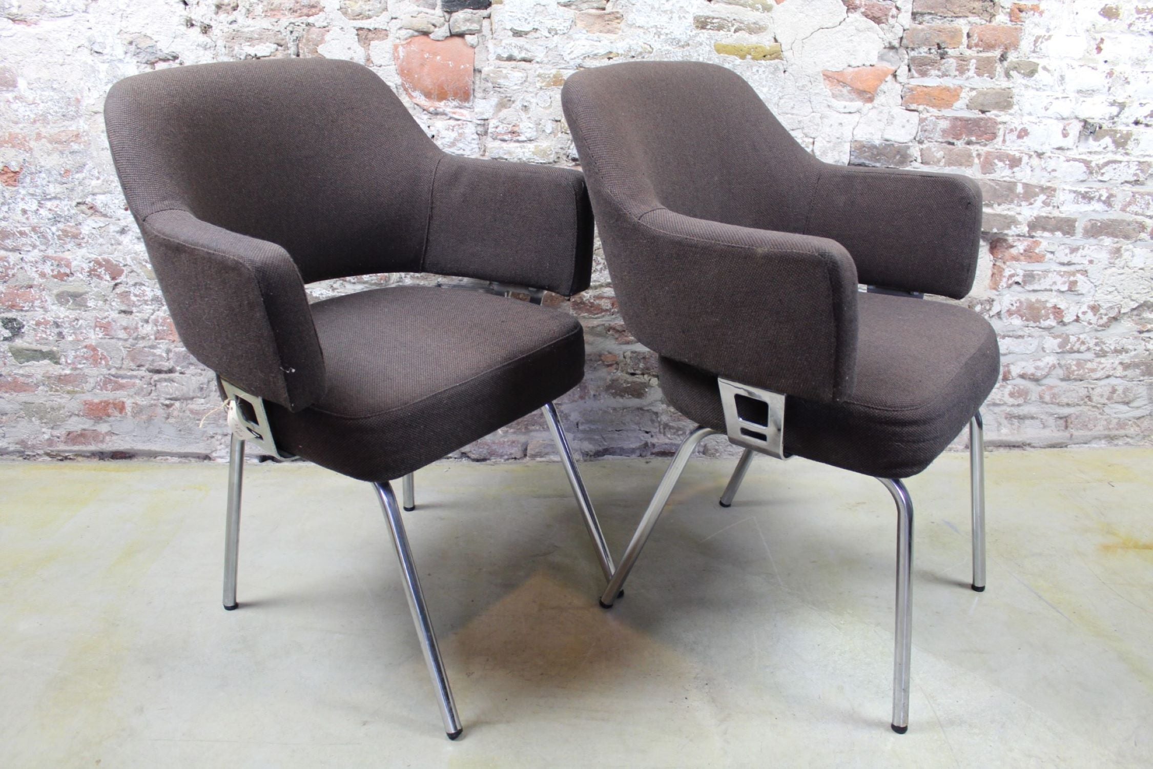 Set van 2 stoelen in Eero Saarinen stijl