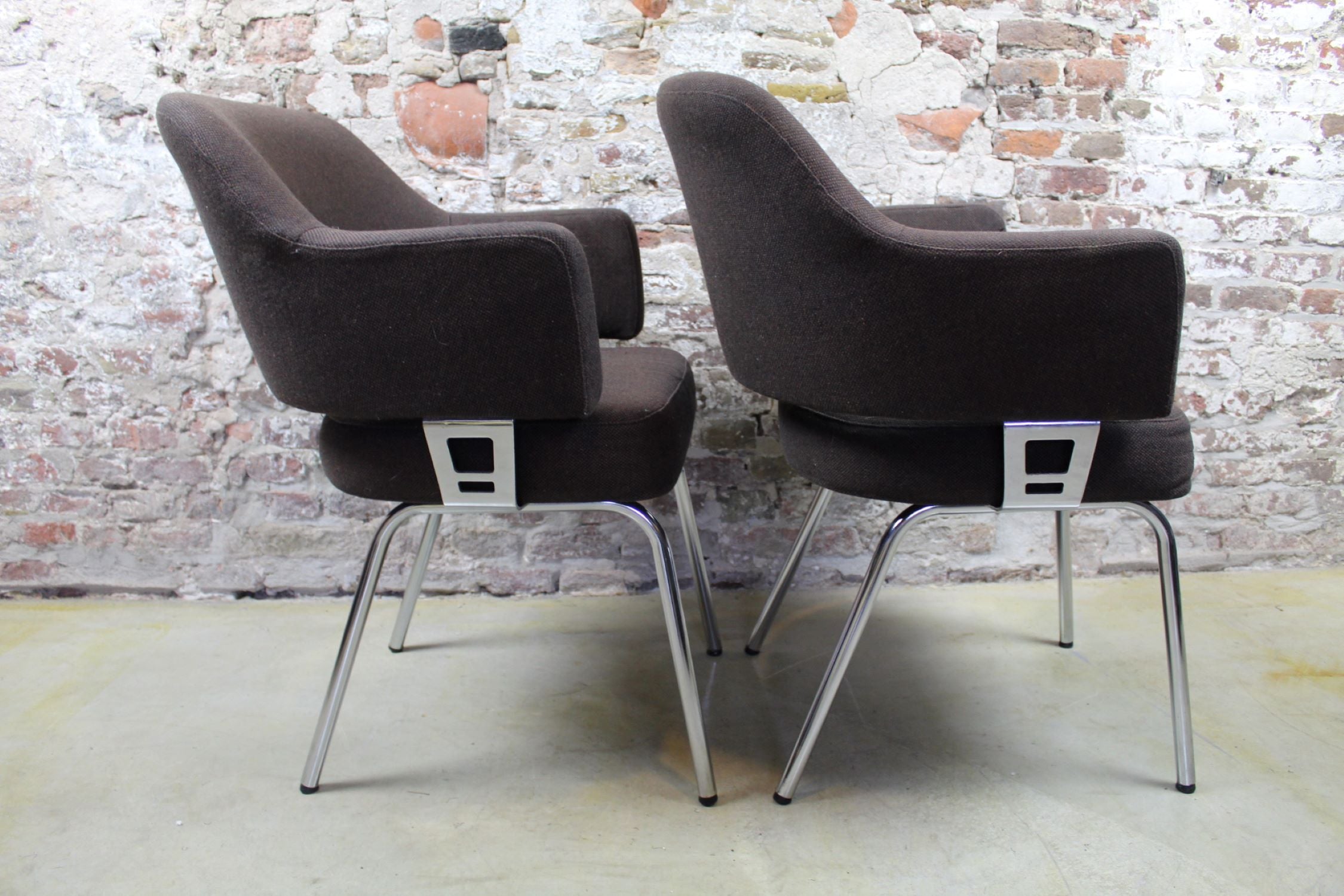 Set van 2 stoelen in Eero Saarinen stijl
