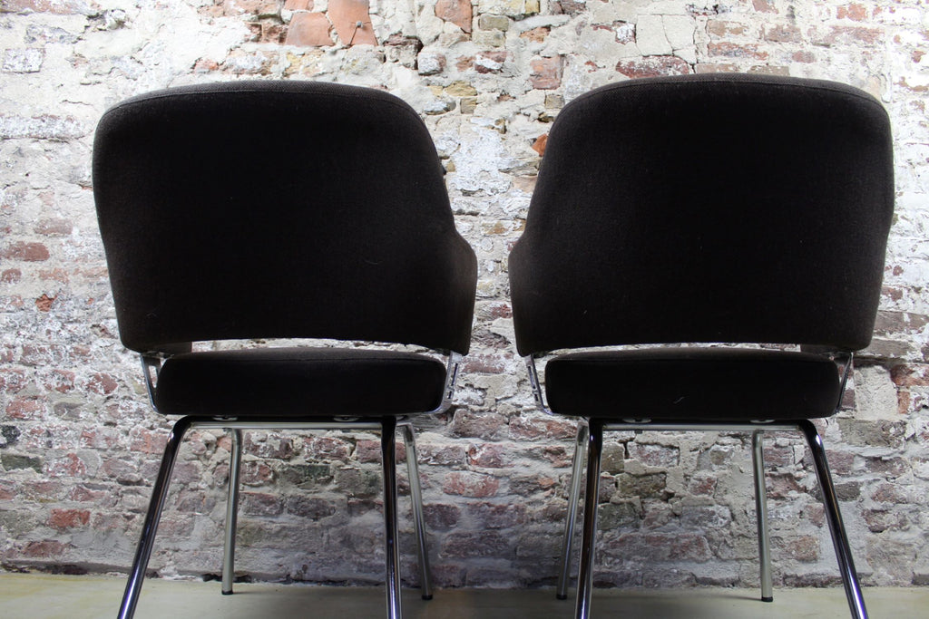 2er-Set Stühle im Eero Saarinen-Stil