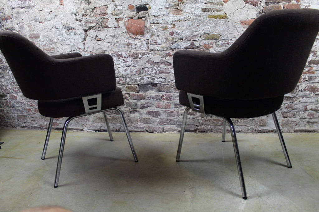 2er-Set Stühle im Eero Saarinen-Stil