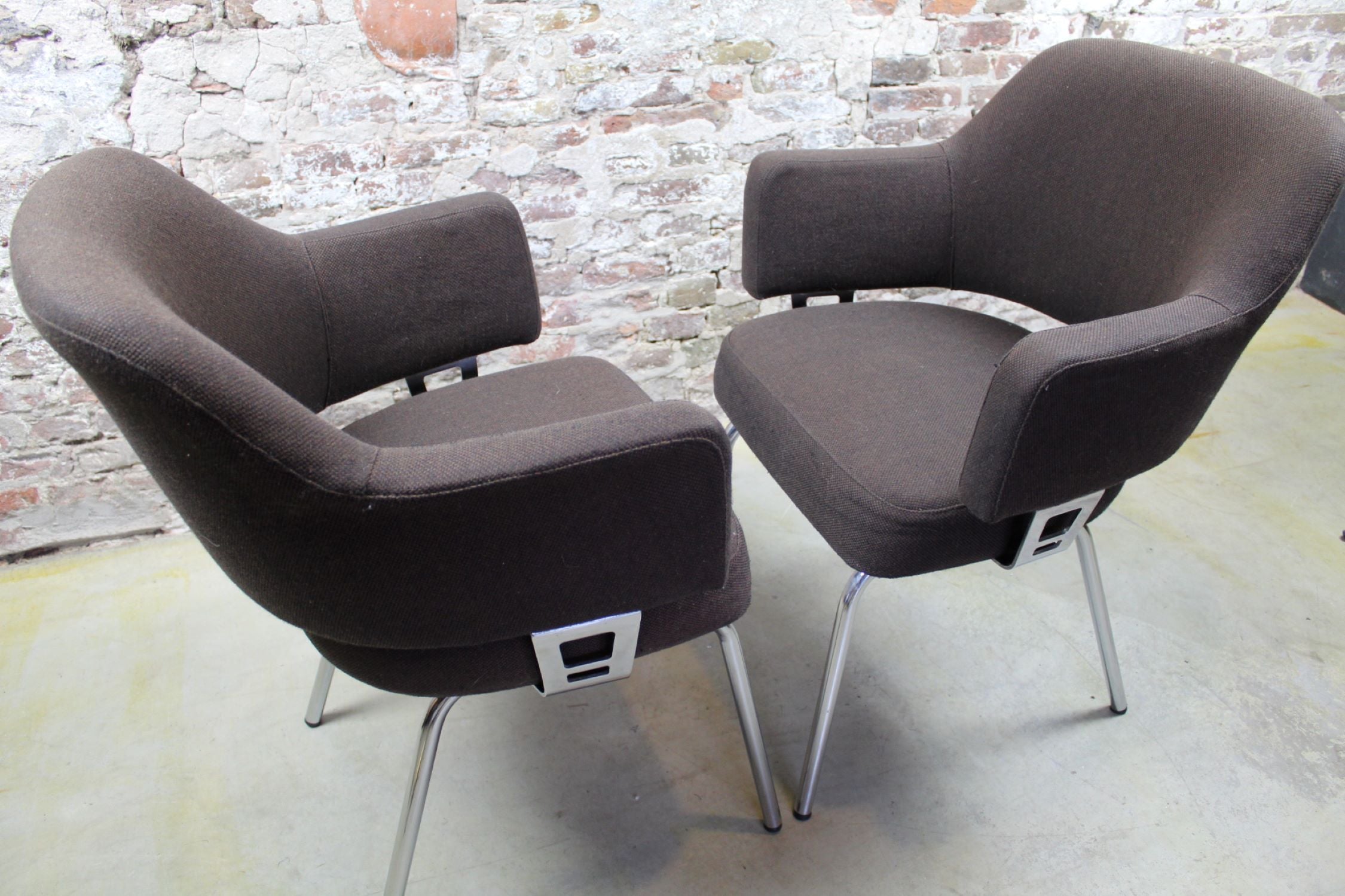 2er-Set Stühle im Eero Saarinen-Stil