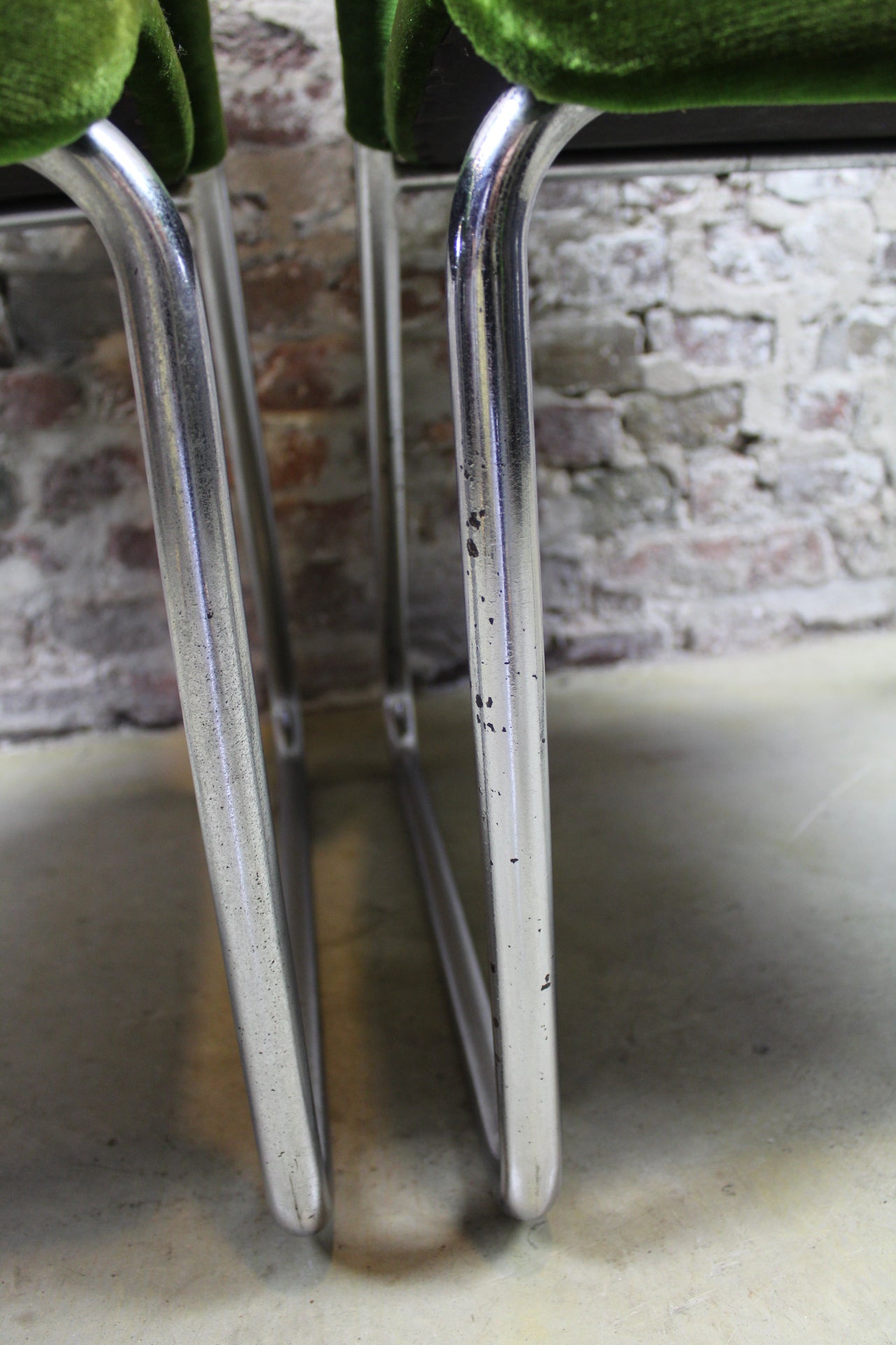 Set van 2 midcentury lounge fauteuiltjes, Chroom / Groen velours