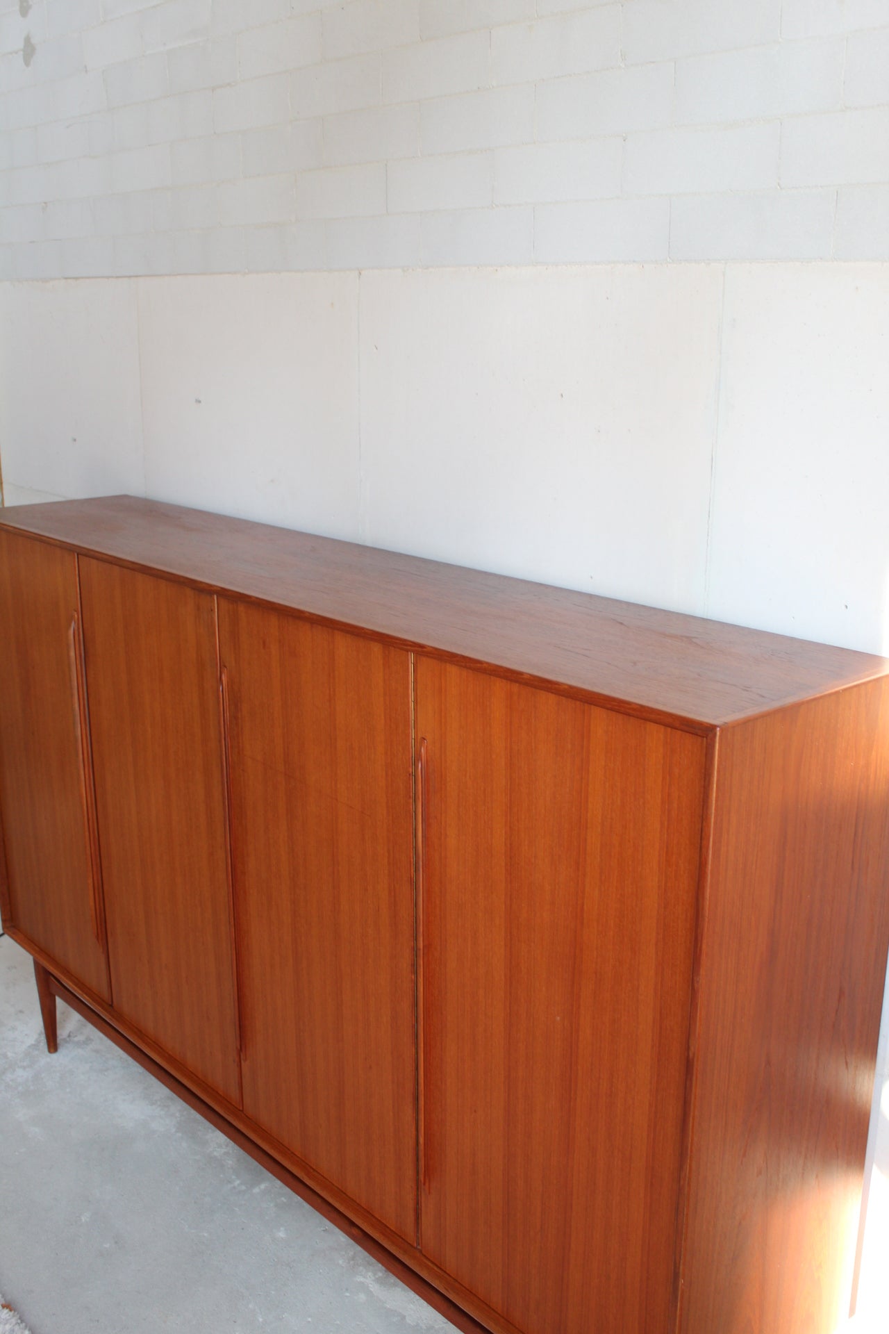 Teak highboard XXL, Duitse design klassieker van Heinrich Rietsenpatt