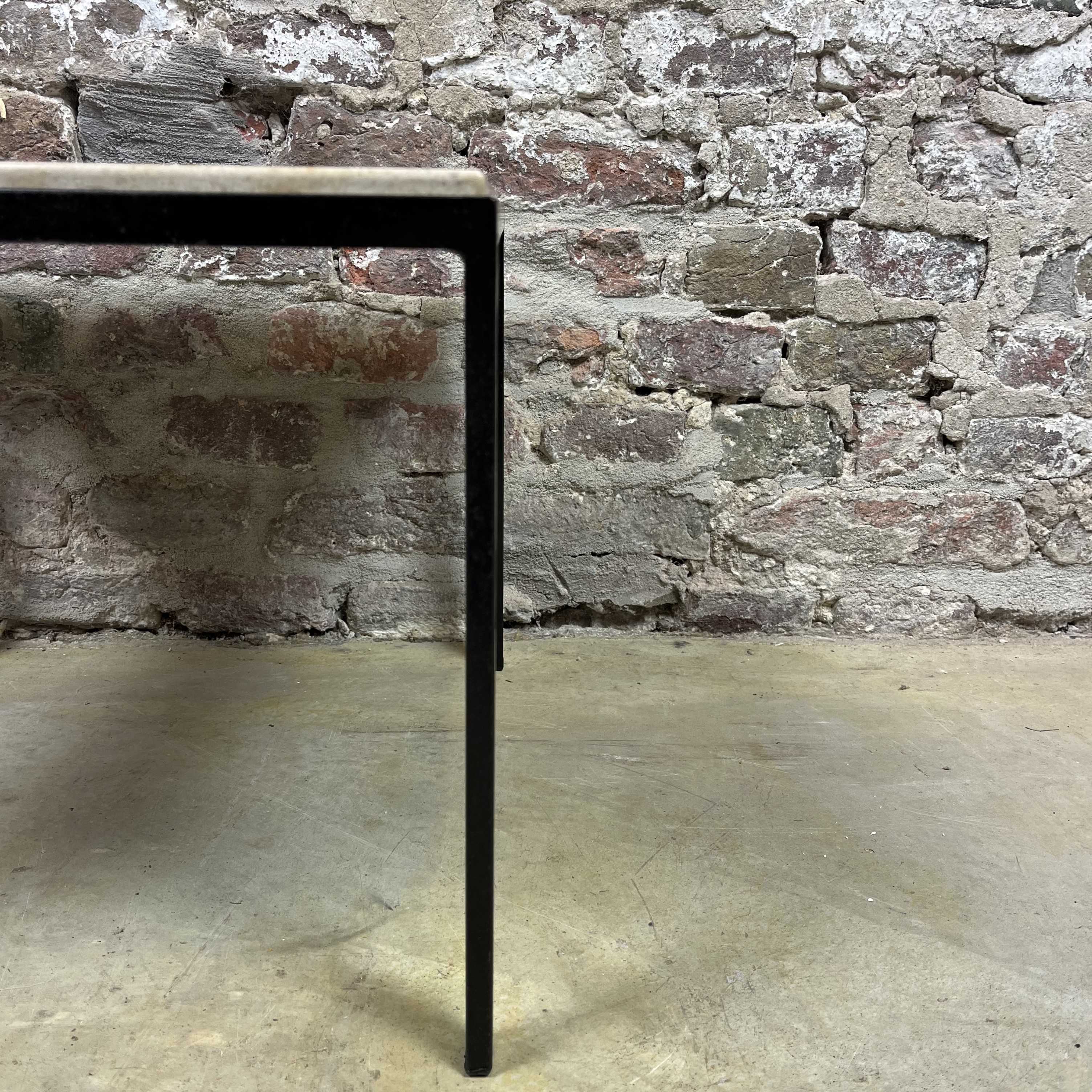 Beistelltisch aus Travertin